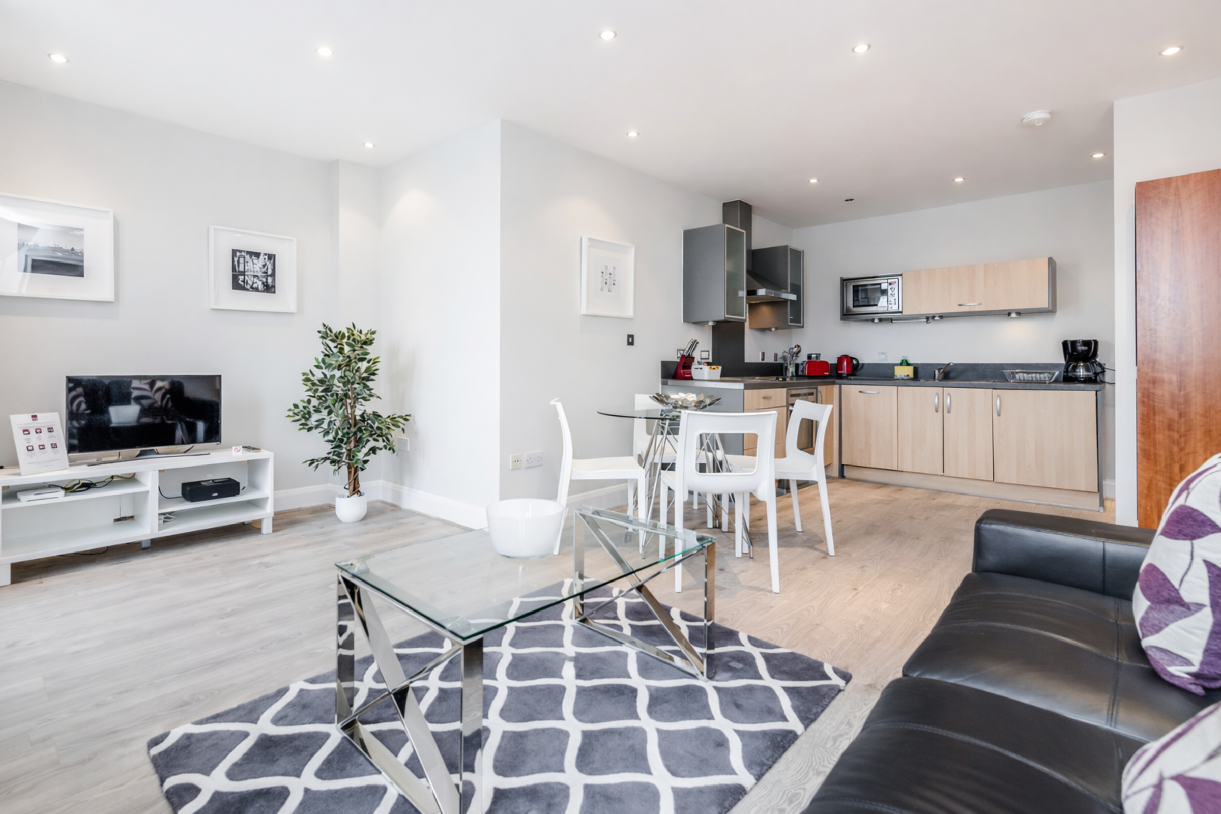 Thames Edge  Staines Clarence Street Middlesex